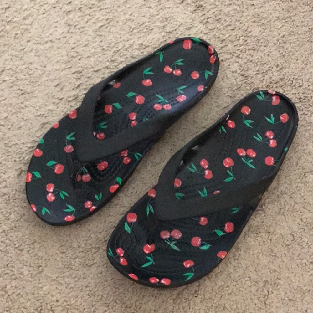 classic crocs flip